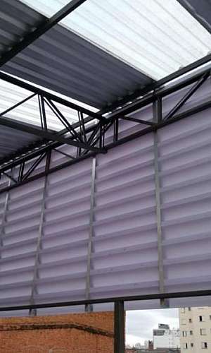 Estrutura metálicas com fechamento Estrutura metálicas com fechamento